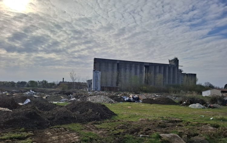 Očišćena divlja deponija kod Silosa u Odžacima
