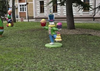 У сусрет Ускрсу постављена декорација у Оџацима