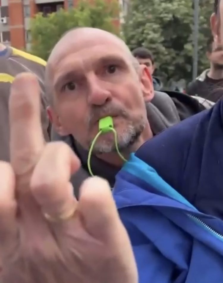 BRUKA I SRAMOTA! OVO SU PROFESORI BLOKADERI KOJI NAM OBRAZUJU DECU! SREDNJI PRST I PROSTAKLUK! (VIDEO)