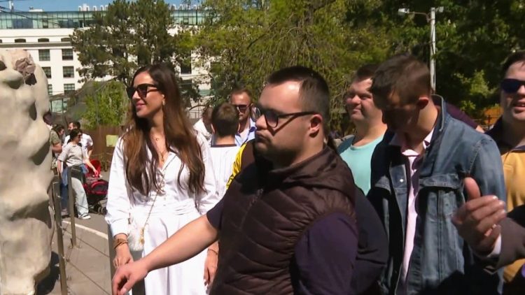 Обилазак Врта добре наде (Видеоисечак/Танјуг)