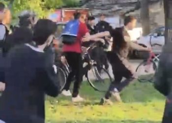 Оџаци: На непријављеном скупу блокадери напали и вређали грађанина оборили га на земљу и нанели теже телесне повреде