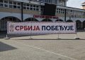 AKTIVISTI OO SNS ODŽACI ODRŽALI ŠTANDOVE U VIŠE NASELJA OPŠTINE ODŽACI I PORUČILI – SRBIJA POBEĐUJE! (VIDEO)