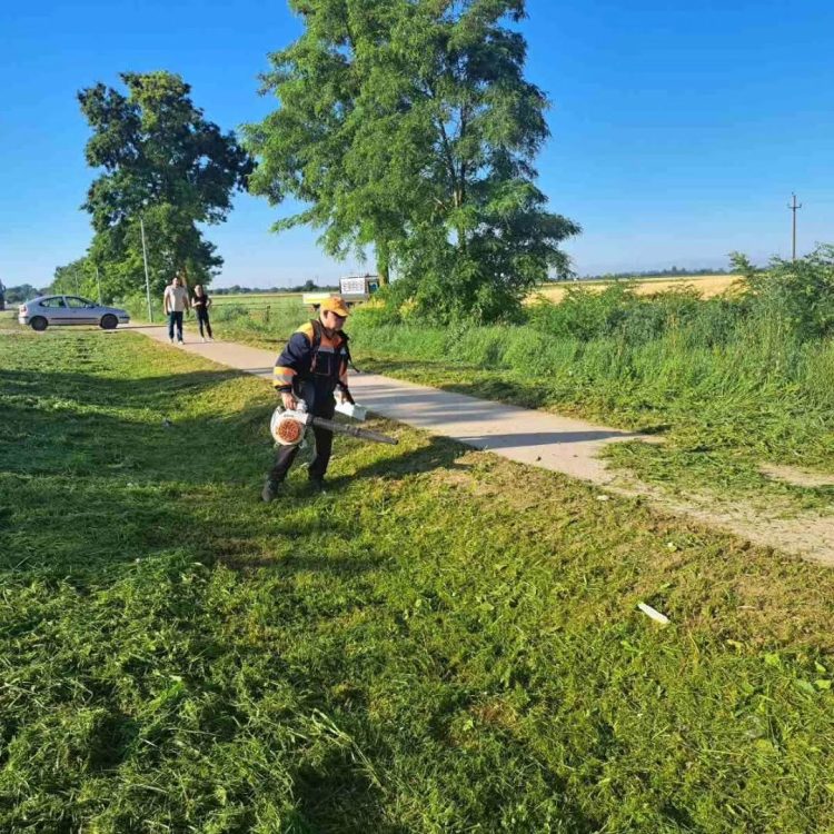Наставља се кошење јавних површина у општини Оџаци
