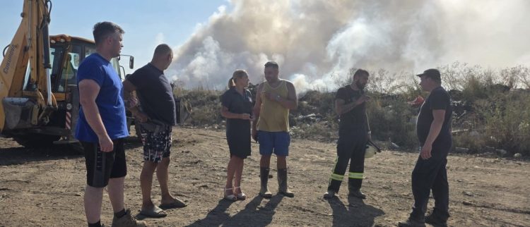 НАДЛЕЖНЕ СЛУЖБЕ У БОРБИ СА ПОЖАРОМ НА ДЕПОНИЈИ У ОЏАЦИМА